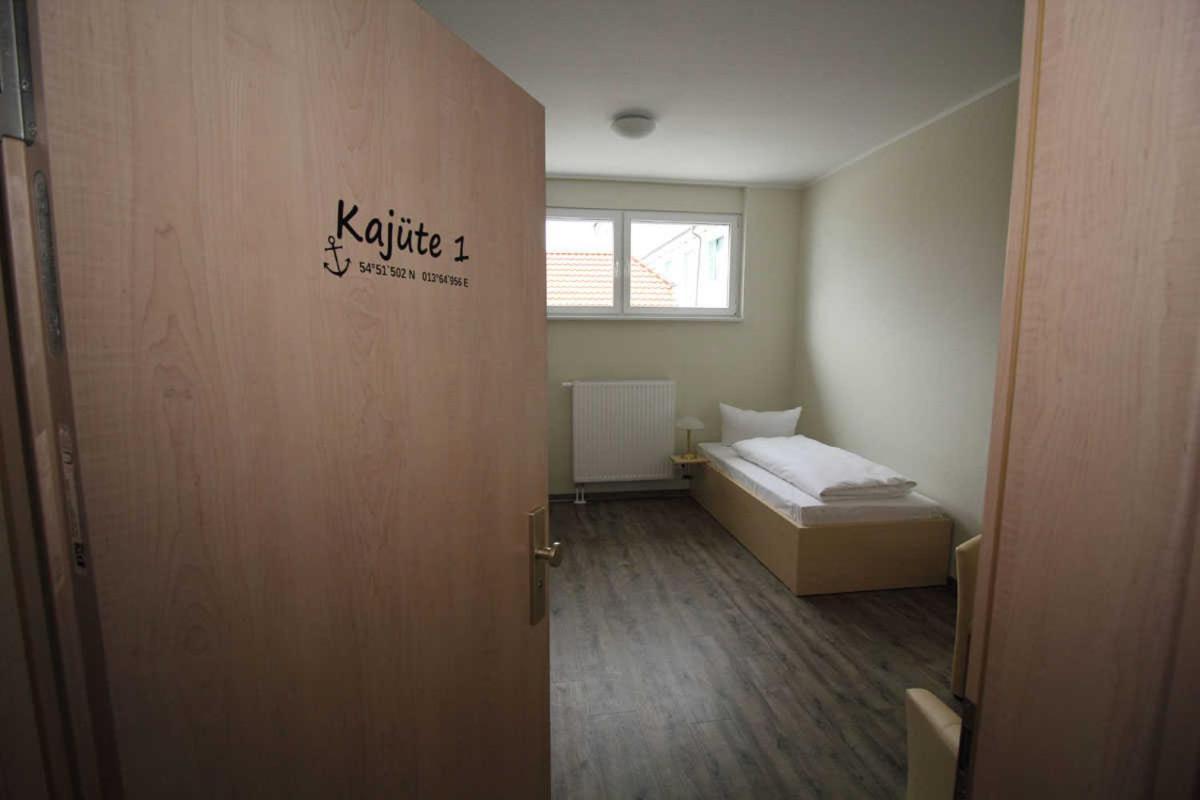Kutterfisch Kajueten Direkt Im Stadthafen Apartment Сасниц Екстериор снимка